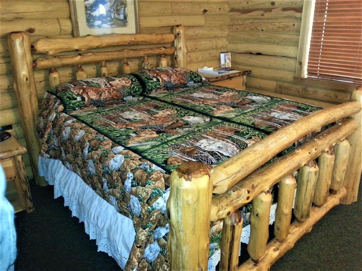 Wolf Den Log Cabin Motel and RV Park — photo 14