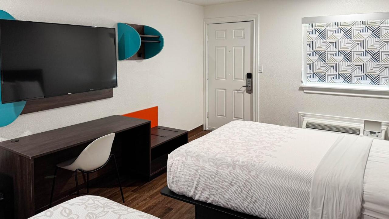Motel 6 Classic Galveston — photo 3
