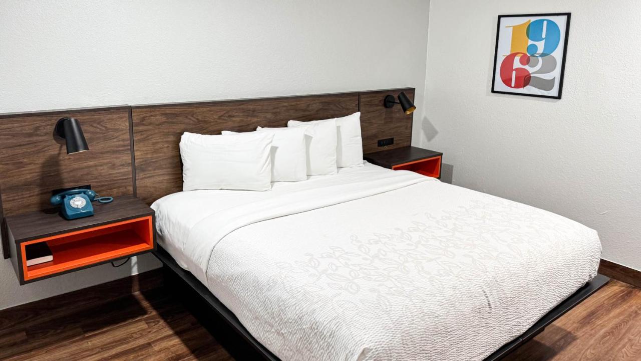 Motel 6 Classic Galveston — photo 13