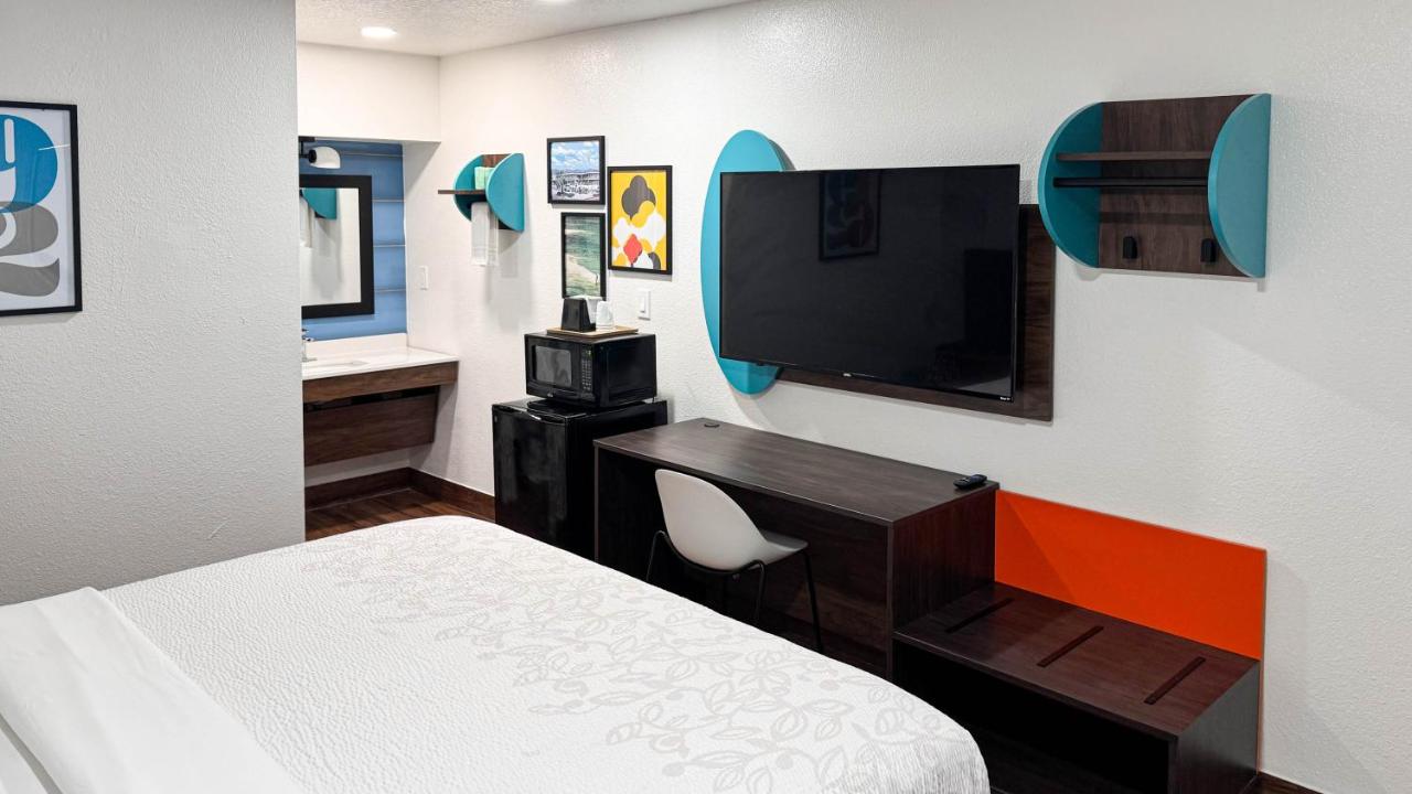 Motel 6 Classic Galveston — photo 14