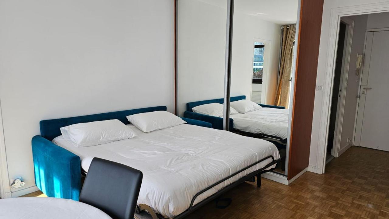 Large Studio with Terrace and Sun - Eiffel Tower - 2