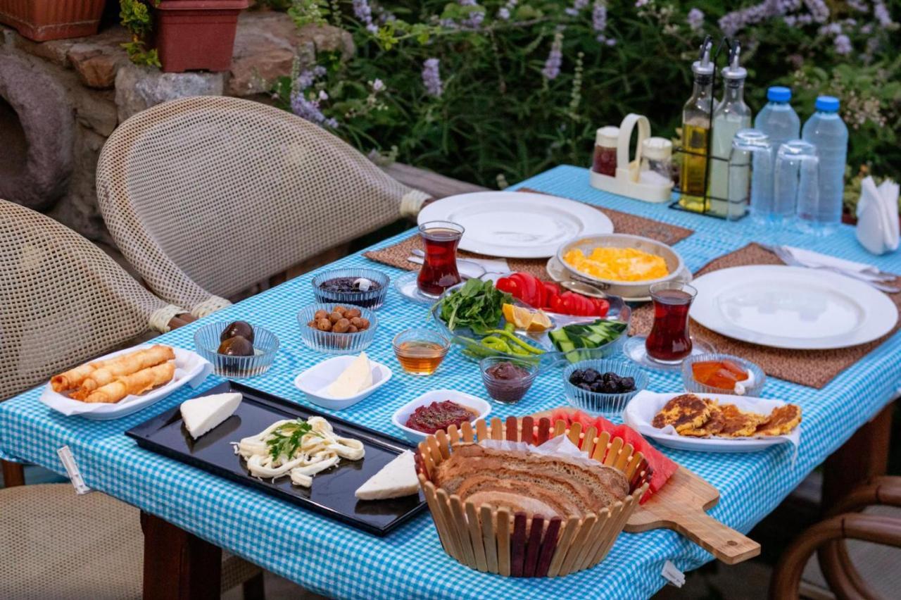 Dört Kişilik Oda - Bahçe Manzaralı