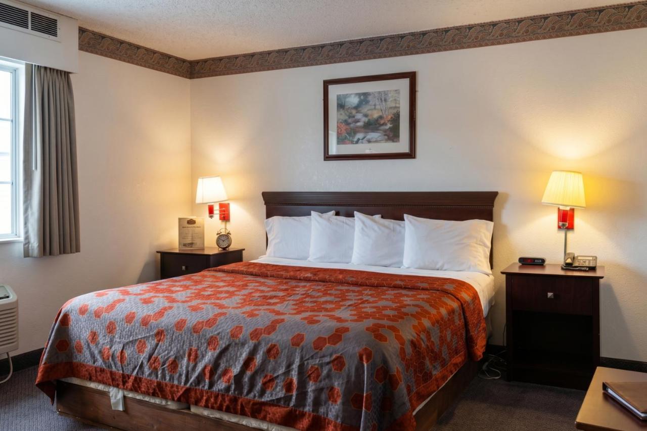 Executive Inn & Suites — photo 3