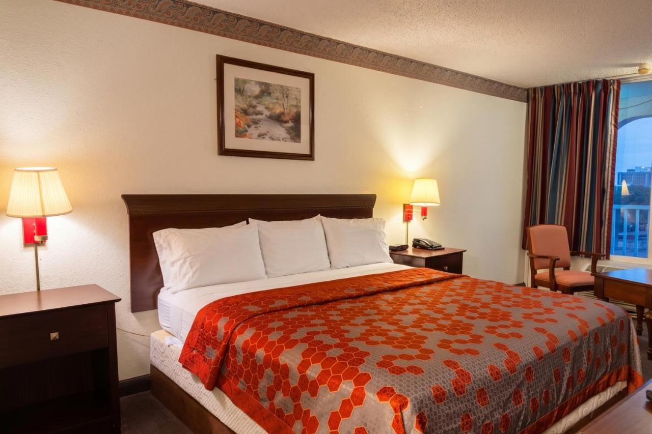 Executive Inn & Suites — photo 10