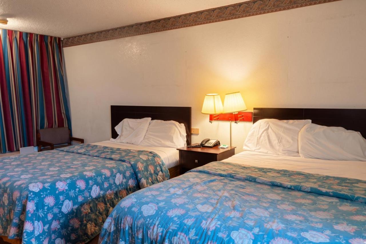 Executive Inn & Suites — photo 16