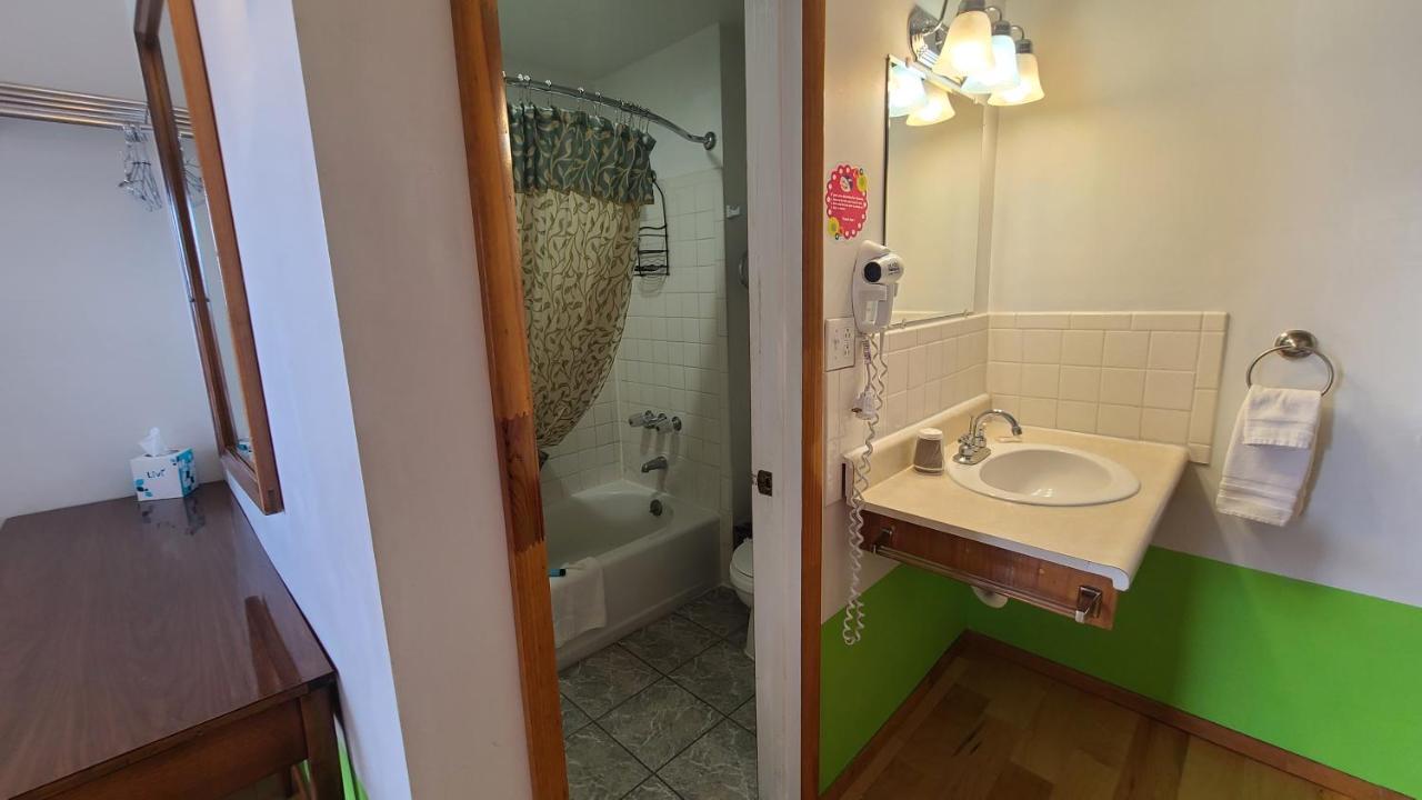 American Inn — photo 12