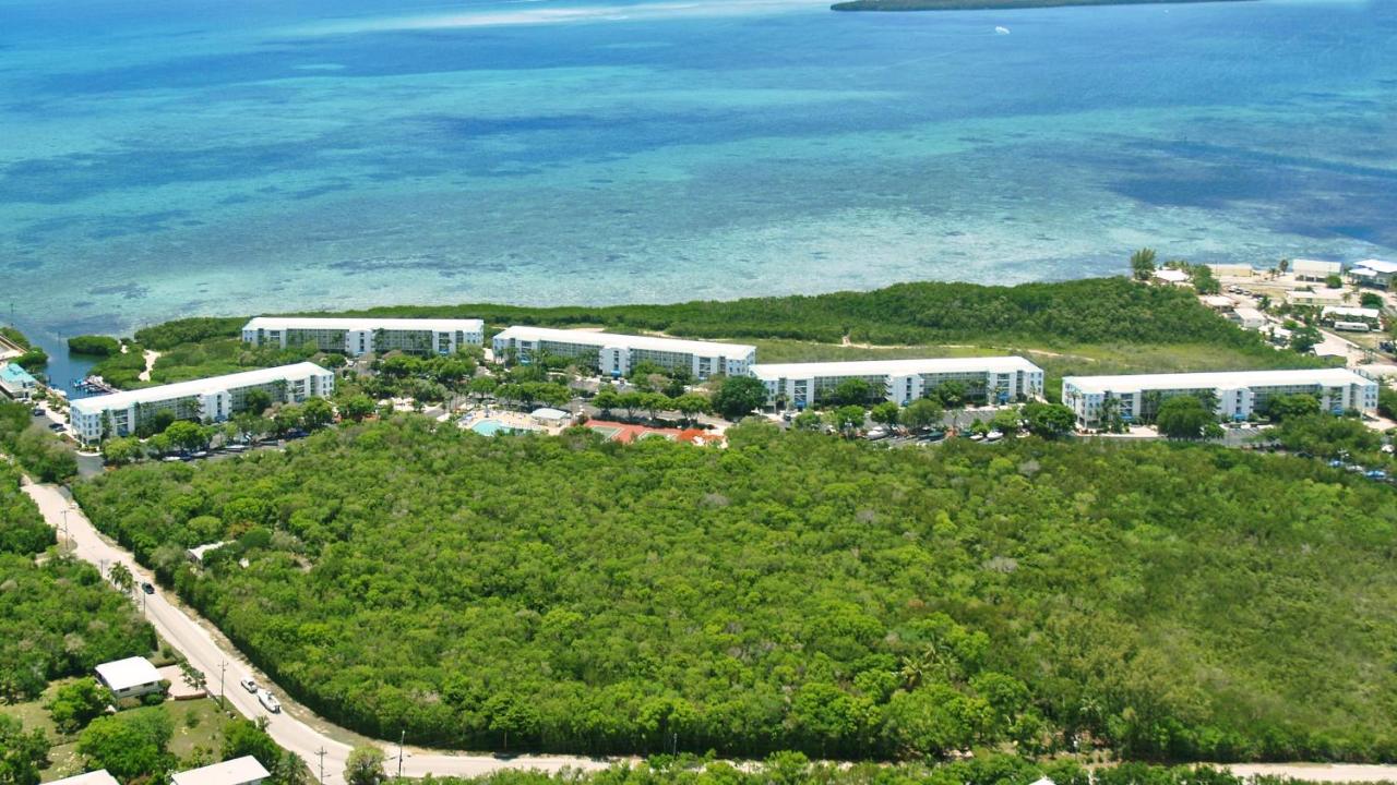 Hotel, plaża: Ocean Pointe Suites at Key Largo