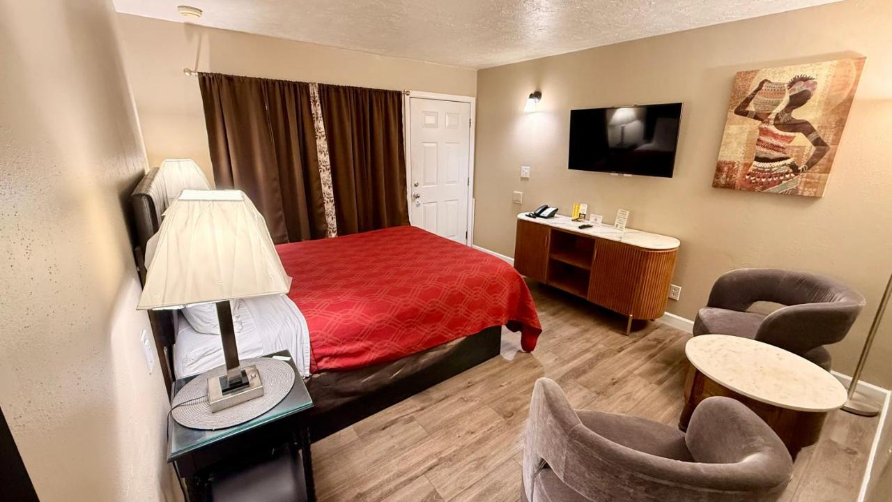 Sand & Sage Motel — photo 19