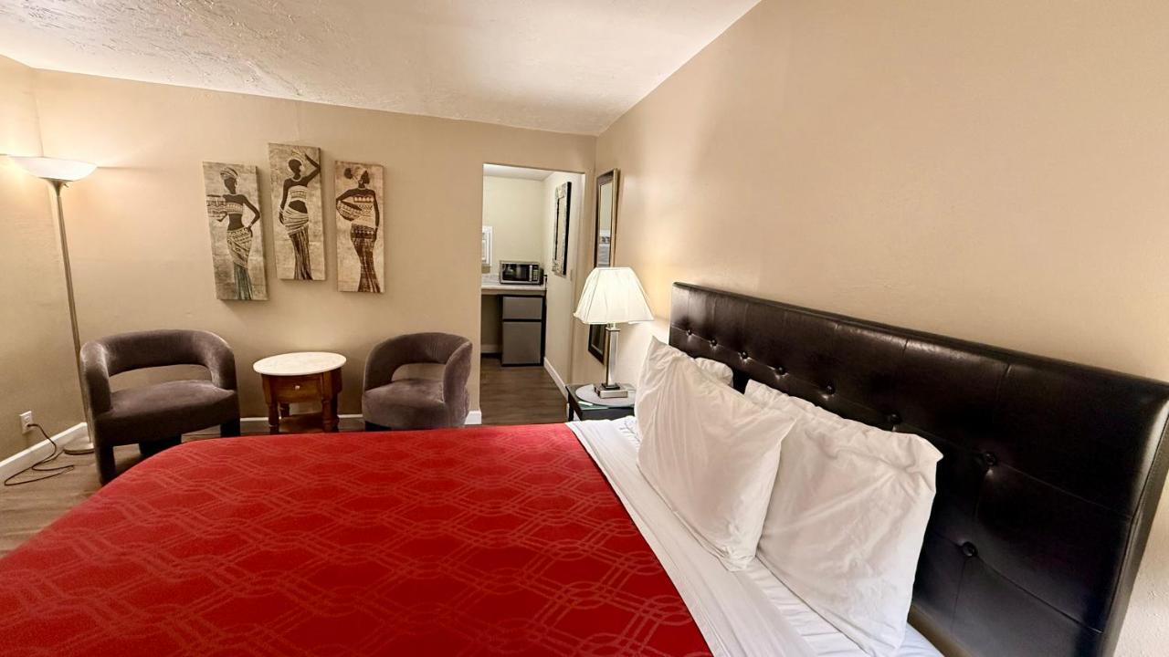 Sand & Sage Motel — photo 18