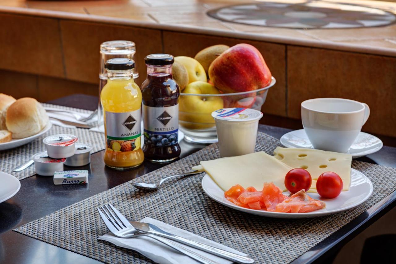 Little Rhome Suites - 4