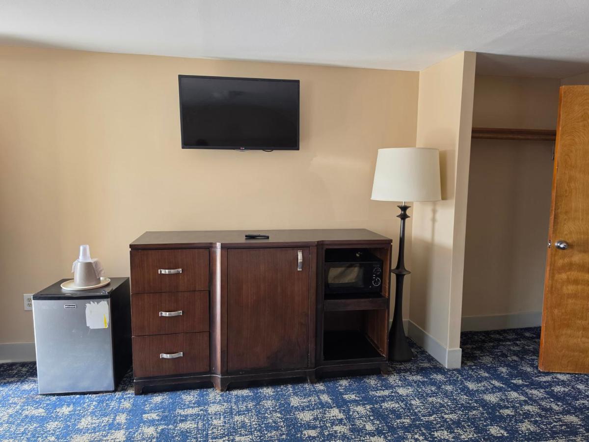 Wolcott Inn & Suites — photo 12