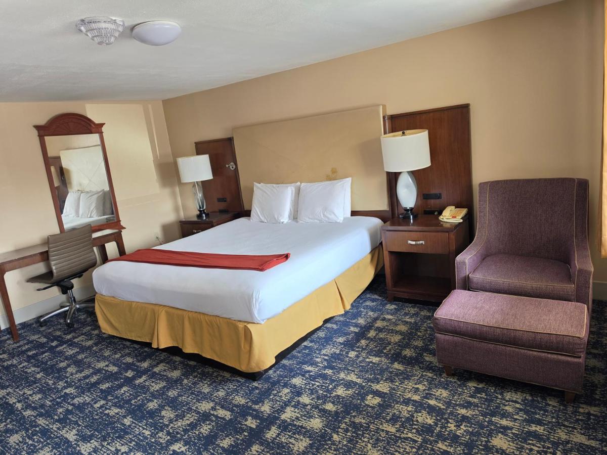 Wolcott Inn & Suites — photo 2
