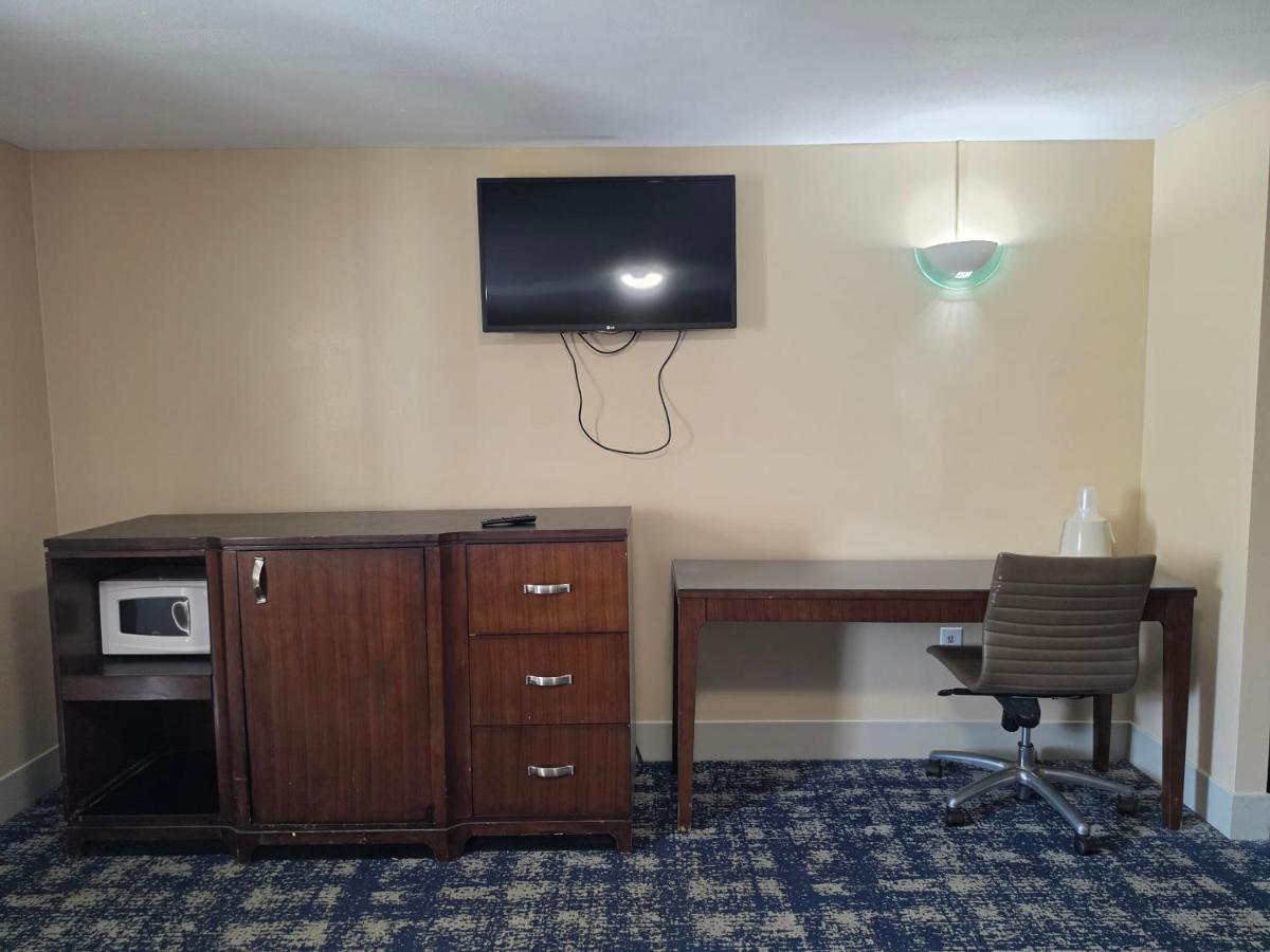 Wolcott Inn & Suites — photo 4