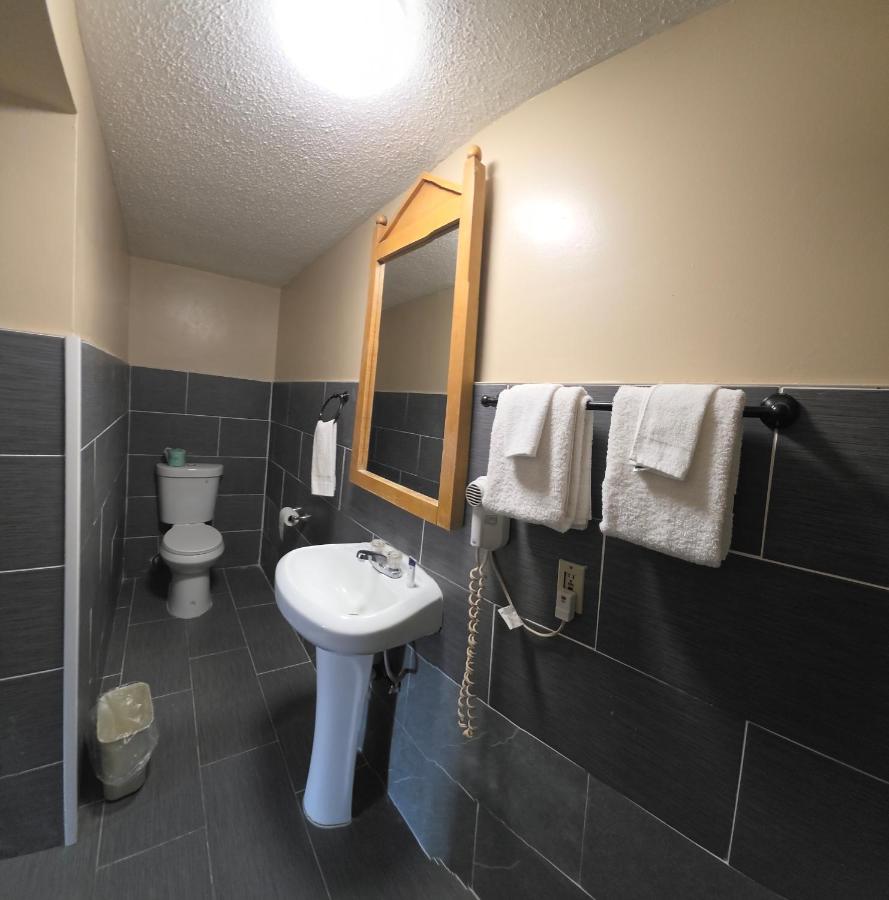 Wolcott Inn & Suites — photo 9
