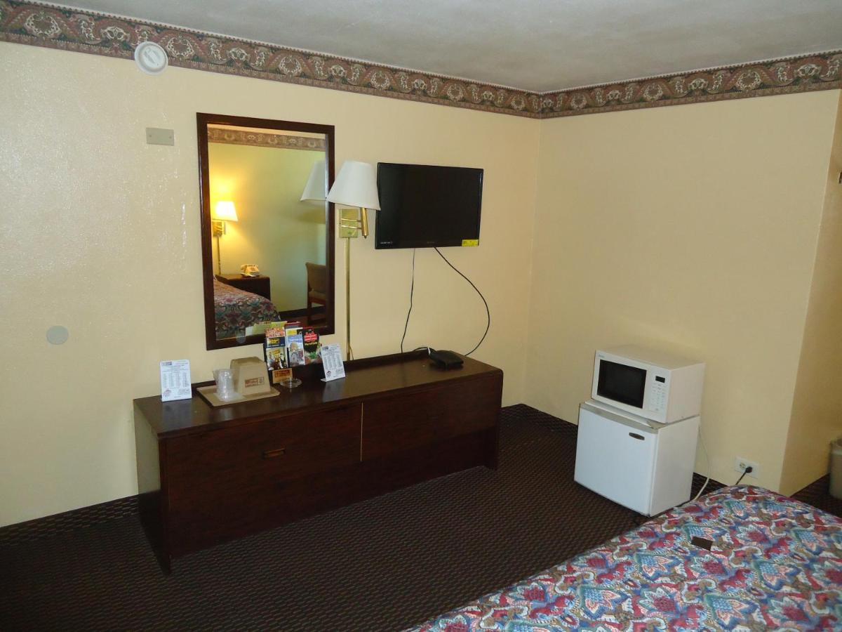 Budget Inn — photo 18