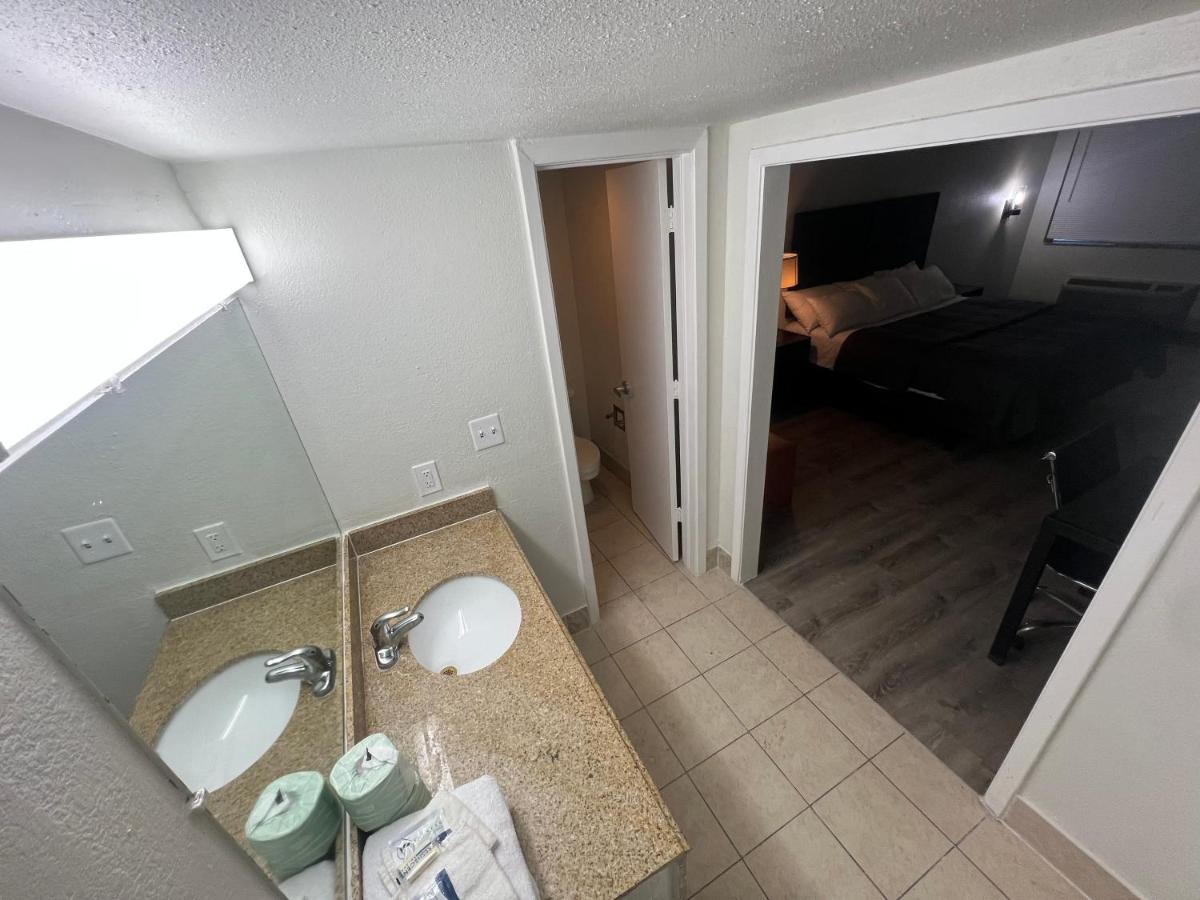 Skylite Inn — photo 9