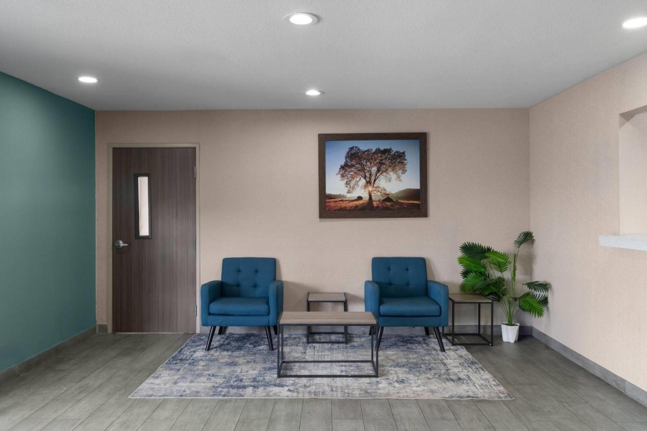 Baymont by Wyndham Iowa Lake Charles — photo 12
