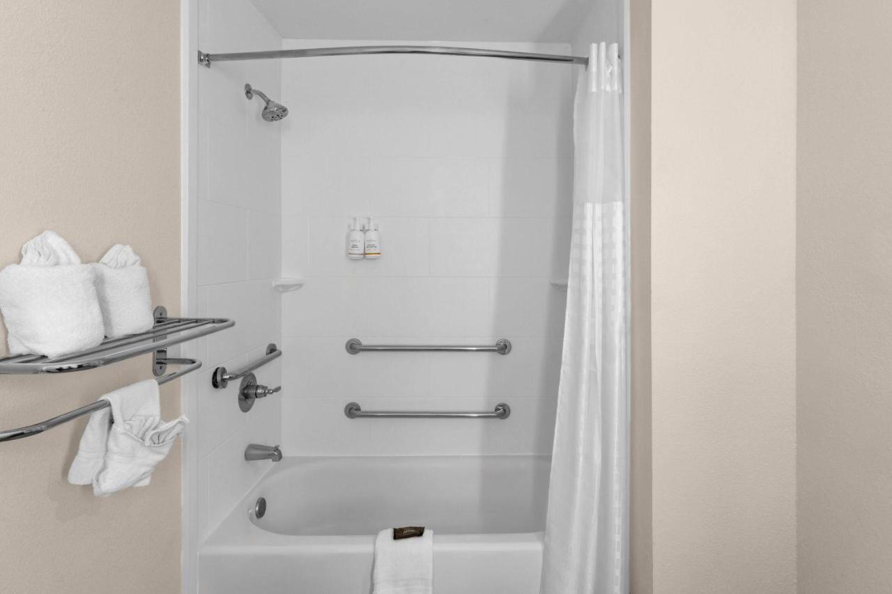 Baymont by Wyndham Iowa Lake Charles — photo 13