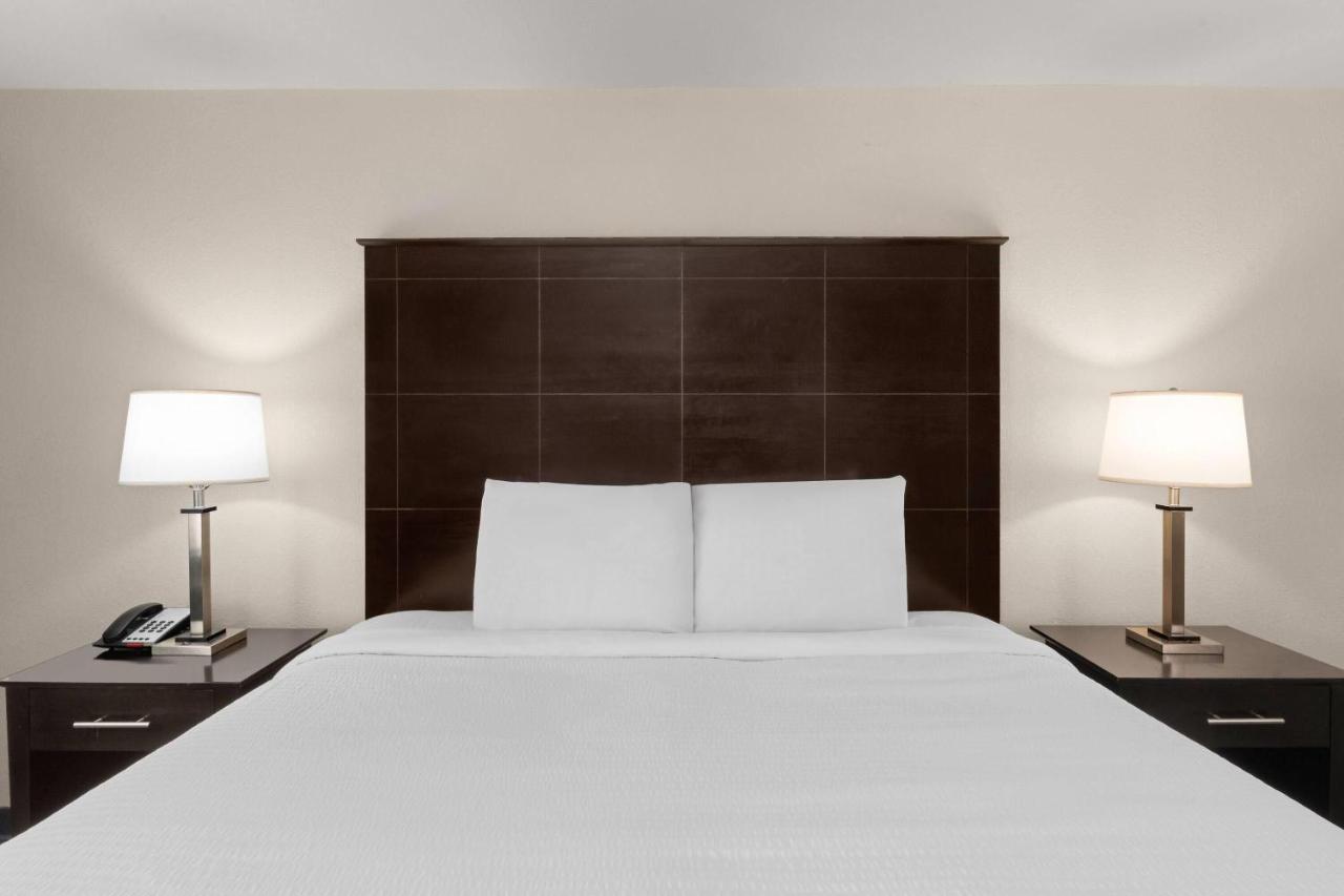 Baymont by Wyndham Iowa Lake Charles — photo 17