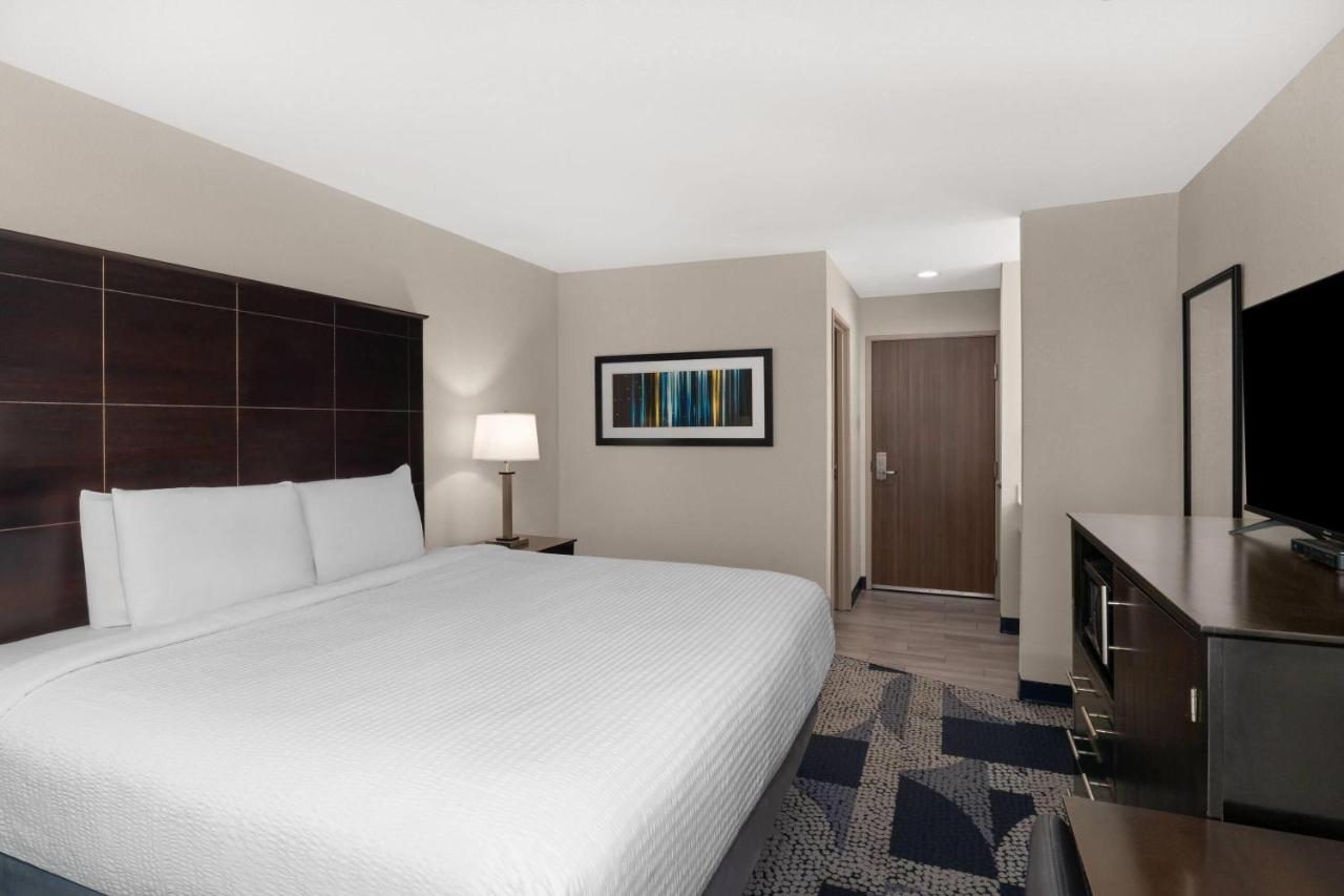 Baymont by Wyndham Iowa Lake Charles — photo 18