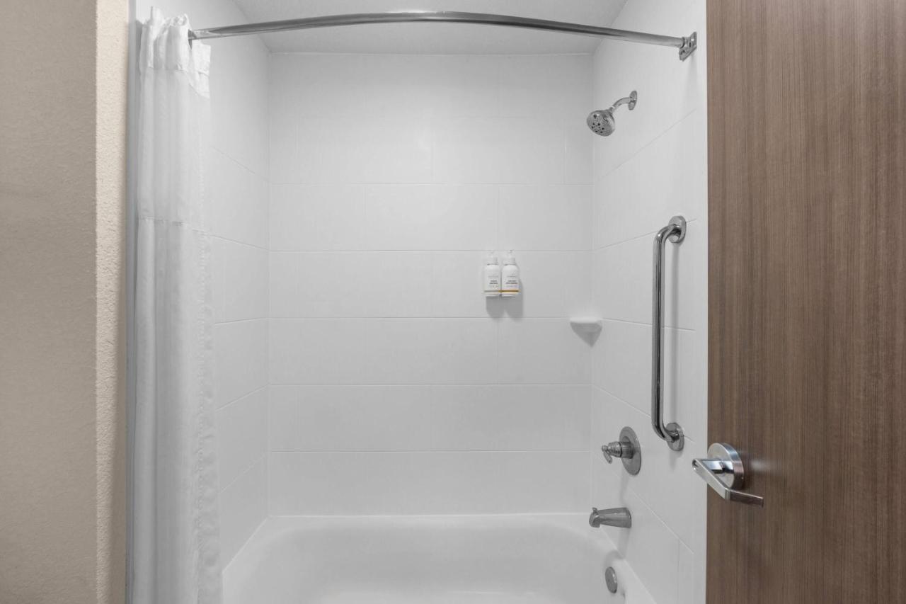 Baymont by Wyndham Iowa Lake Charles — photo 3