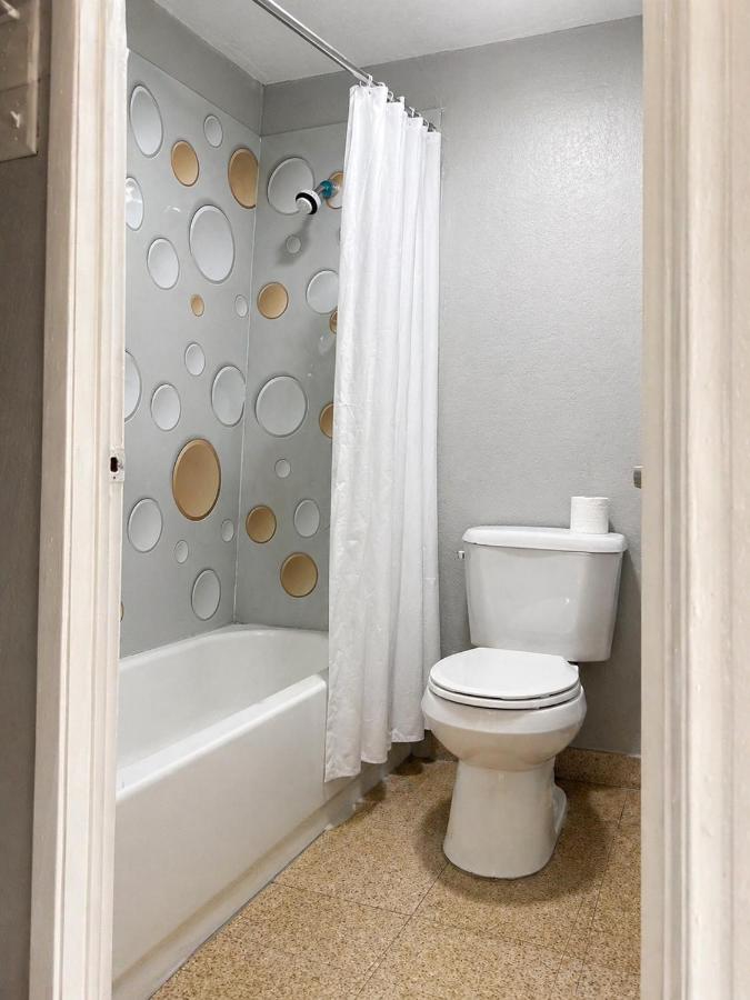 All Season's Inn and Suites — photo 5