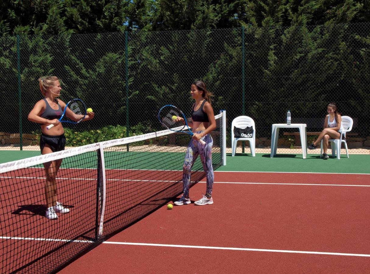 Tennis court: Aldeia Azul Resort