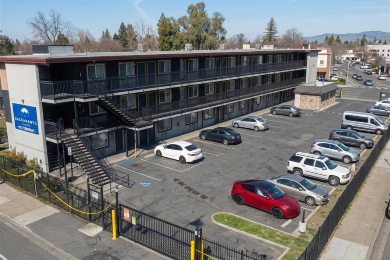 Sacramento Inn & Suites — photo 13