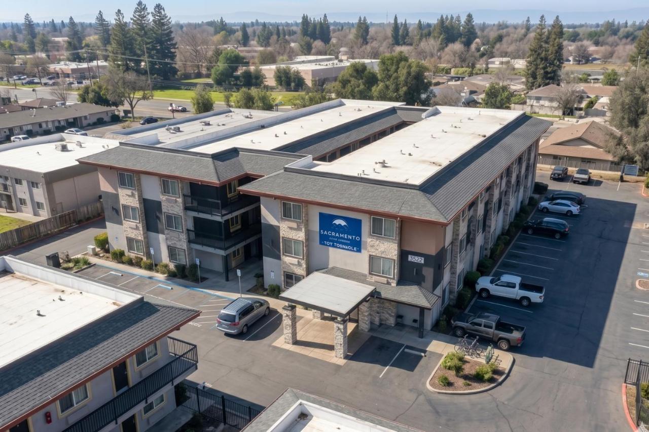 Sacramento Inn & Suites — photo 17