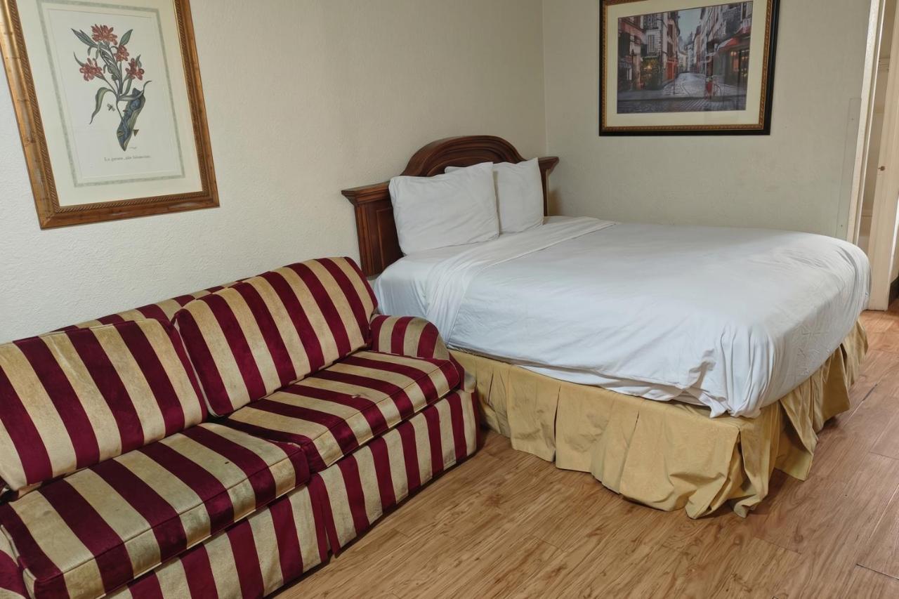 Sacramento Inn & Suites — photo 10