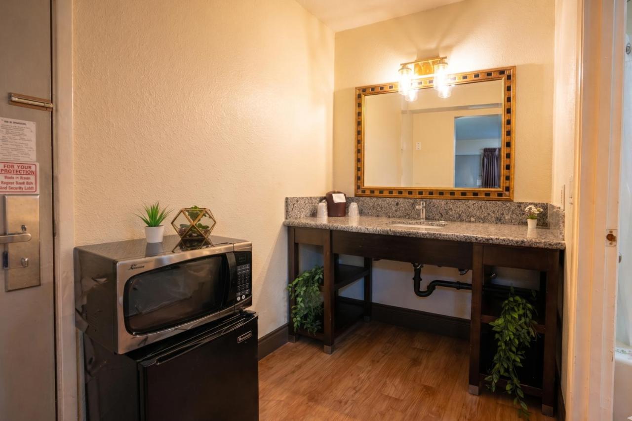 Sacramento Inn & Suites — photo 19