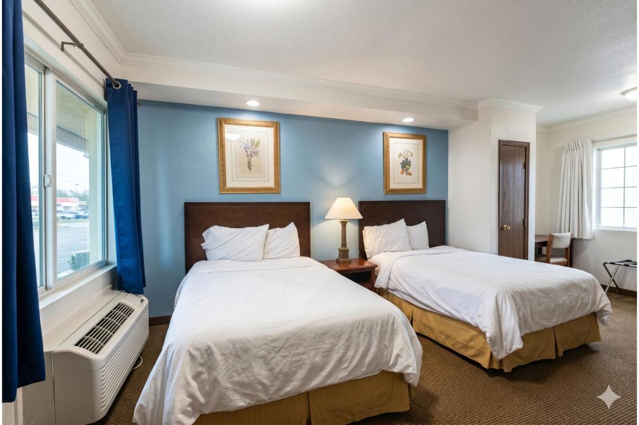Sacramento Inn & Suites — photo 24