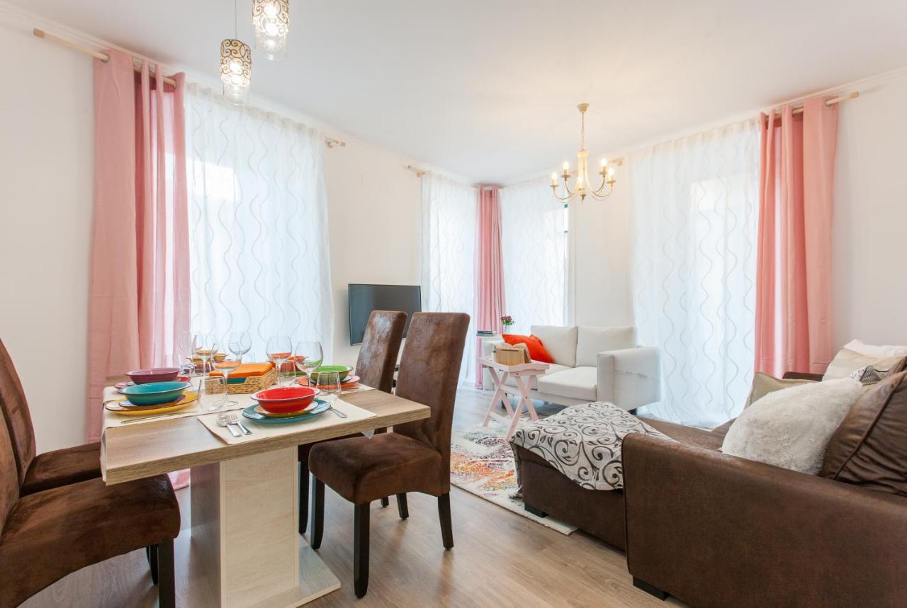 White Tiles in City Center - 4