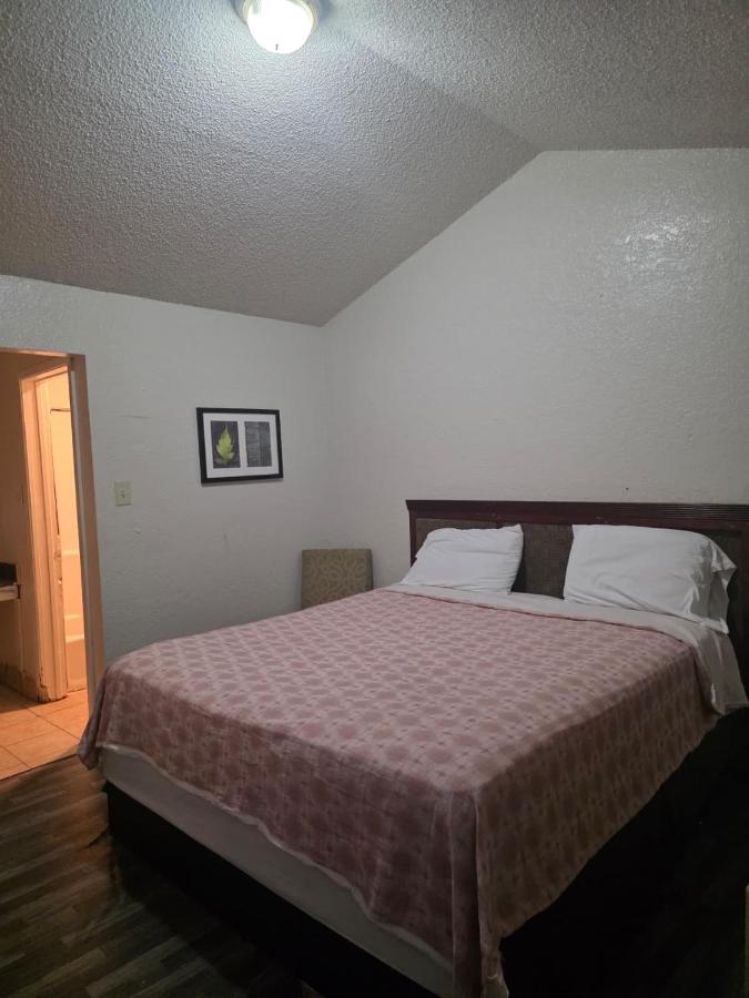 Abrams Inn-Arlington — photo 1