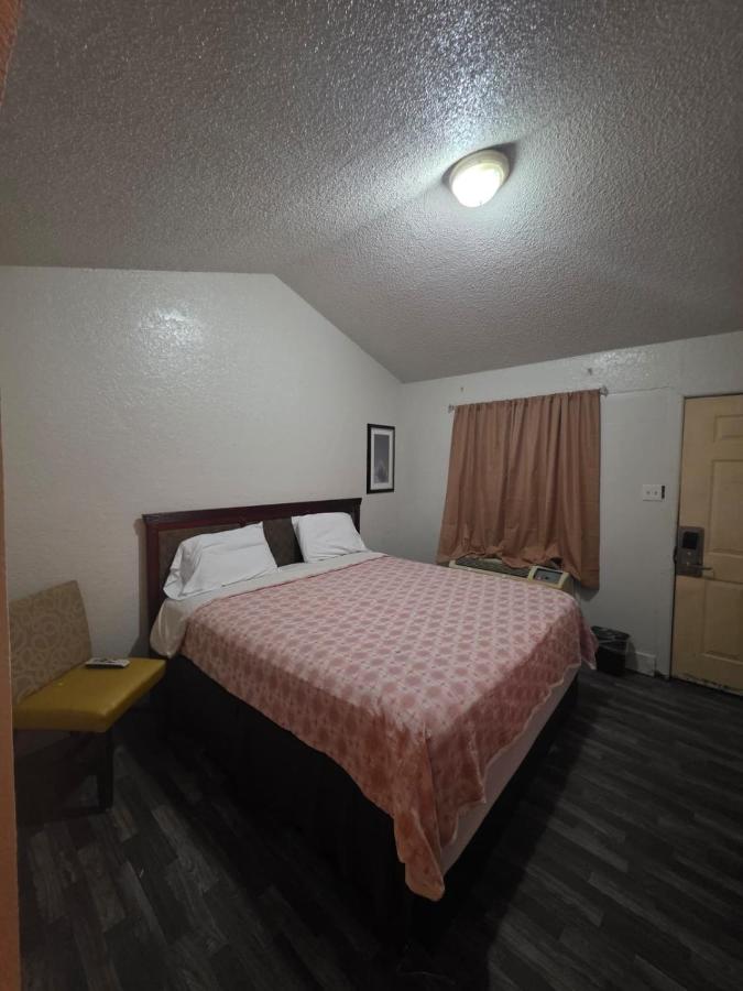 Abrams Inn-Arlington — photo 5