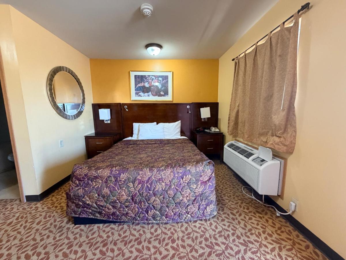 Regal Inn — photo 13