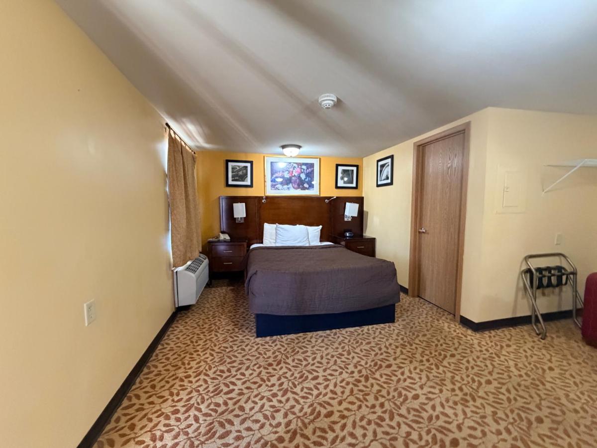 Regal Inn — photo 24