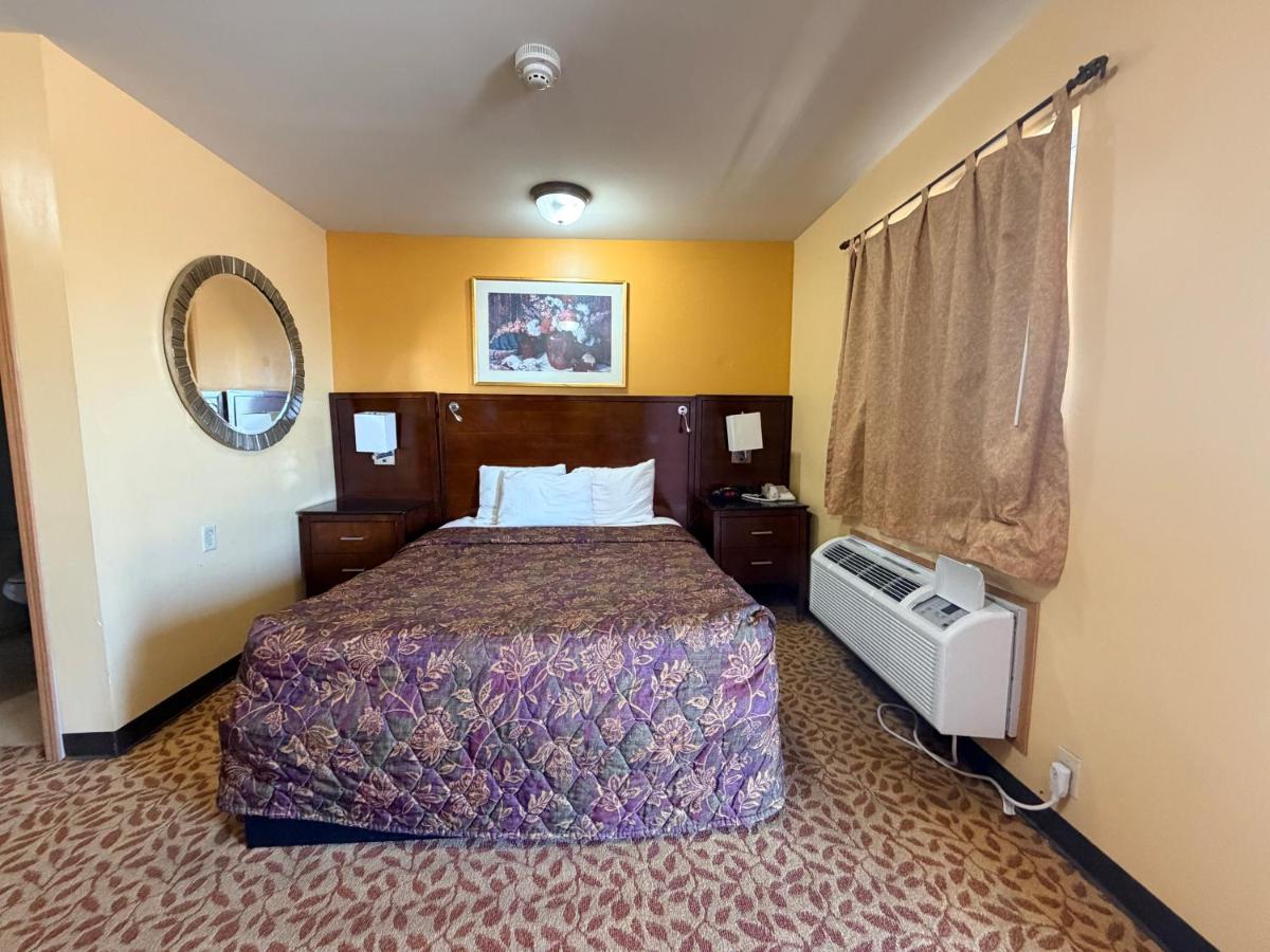 Regal Inn — photo 17