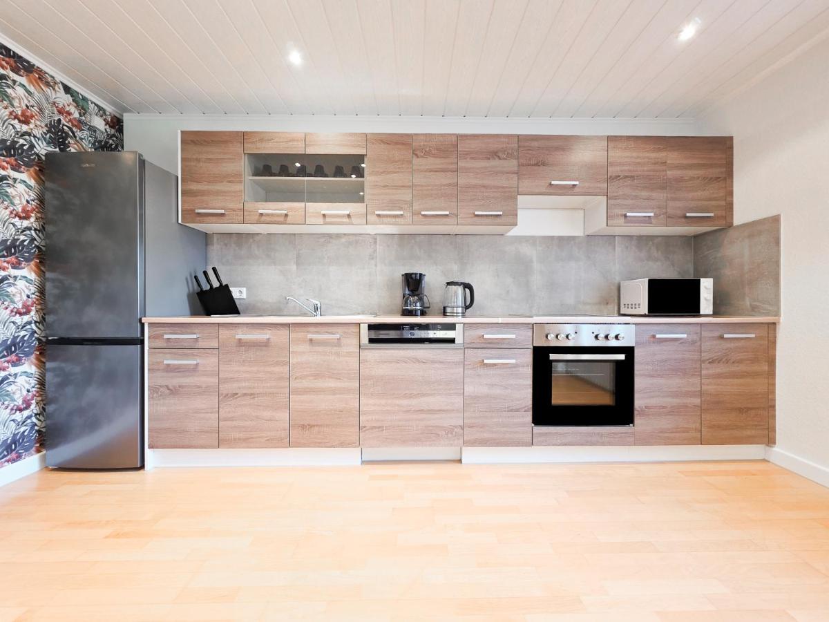 Tolstov Apartments - Airport Apartments