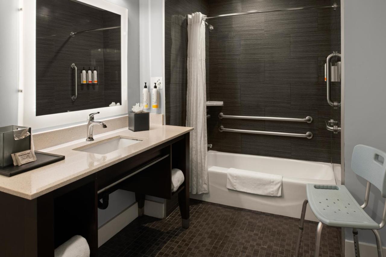 Pacific Inn Monterey — photo 19