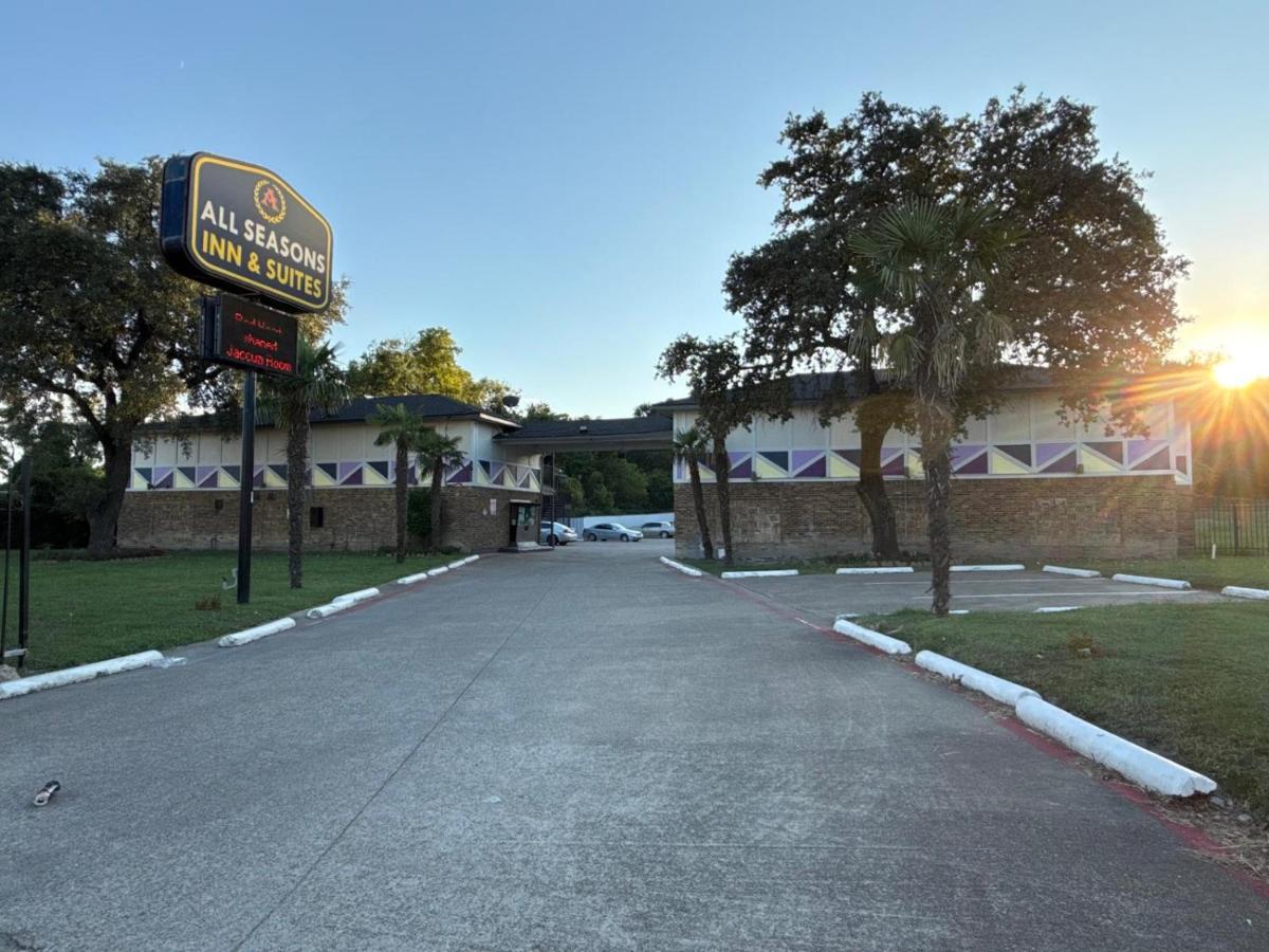 Image: All Season Suites Inn