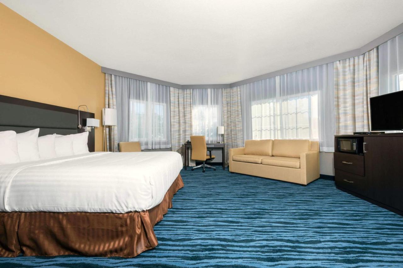 Hotel 1550 - SFO Airport FREE Shuttle — photo 18