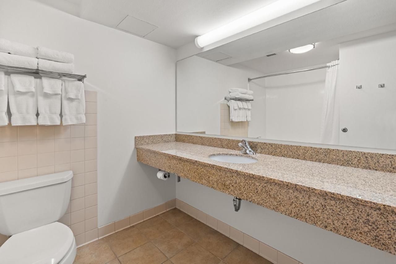 Canad Inns Destination Center Grand Forks — photo 11