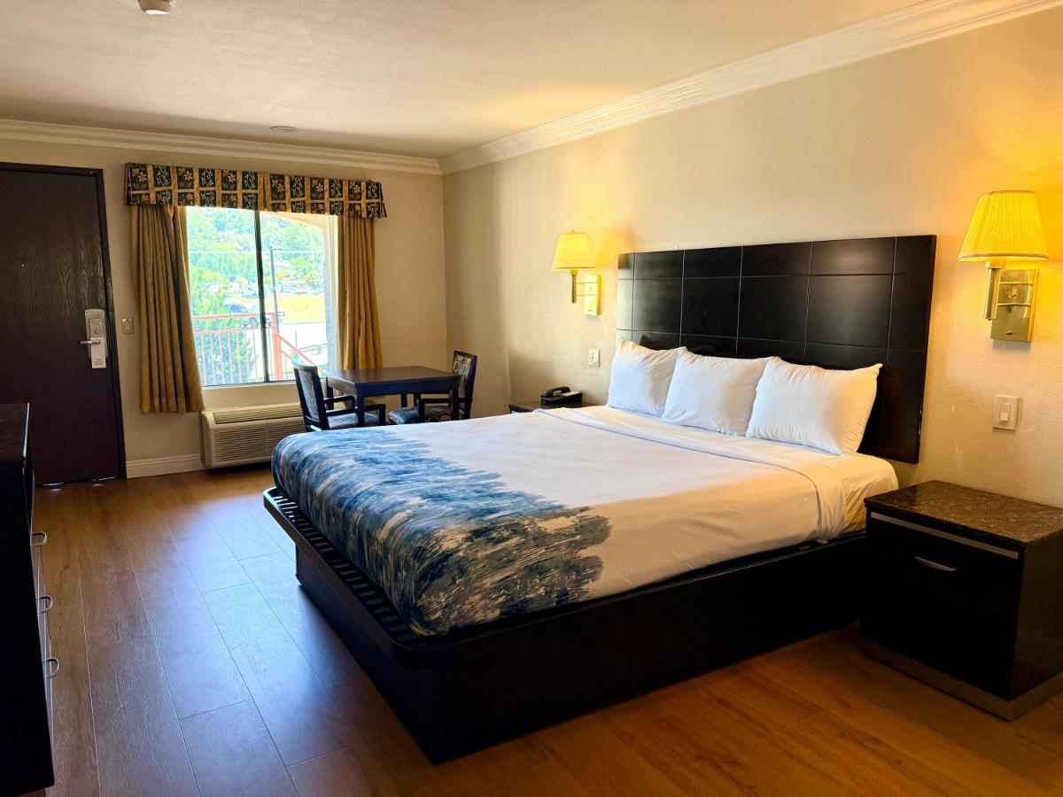 Castaic Inn — photo 14