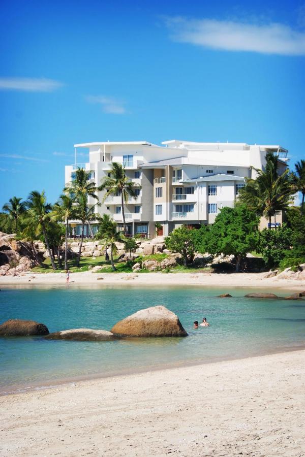 Beach: Coral Cove Apartments