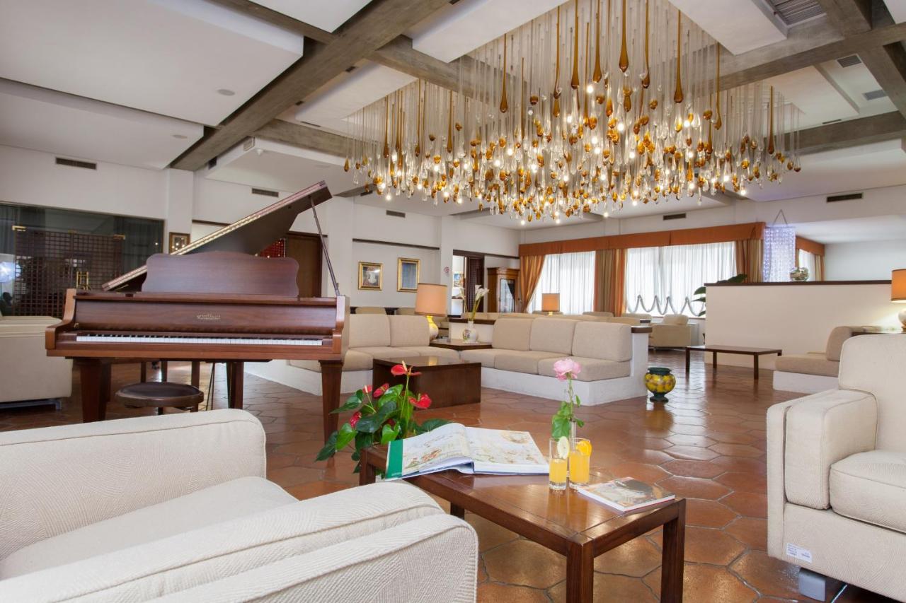 Grand Hotel De Rose photo