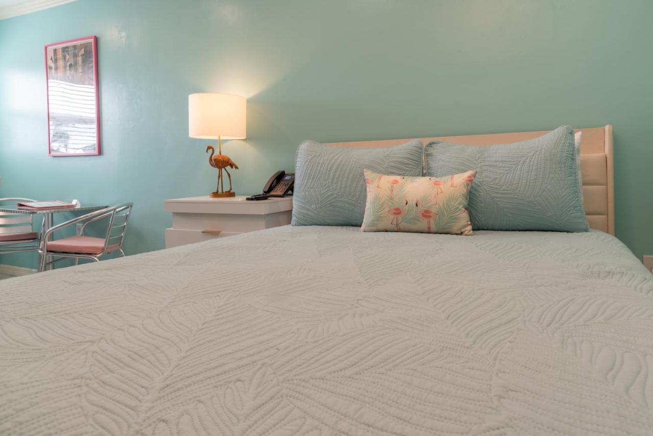 Flamingo Bayside Suites — photo 24