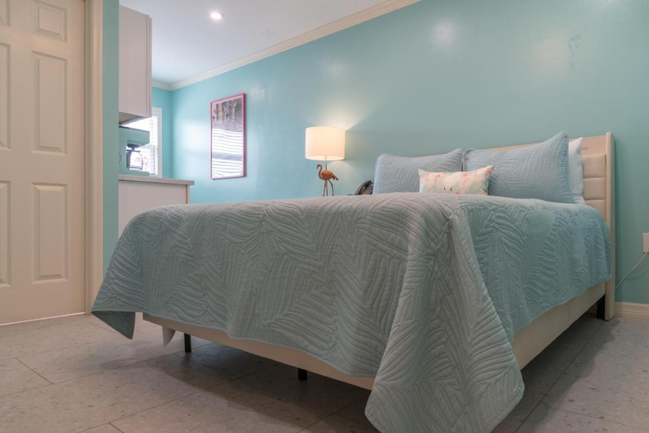 Flamingo Bayside Suites — photo 13