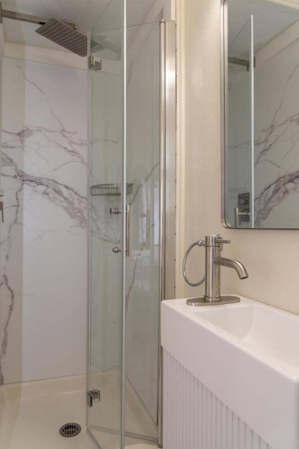 Flamingo Bayside Suites — photo 11