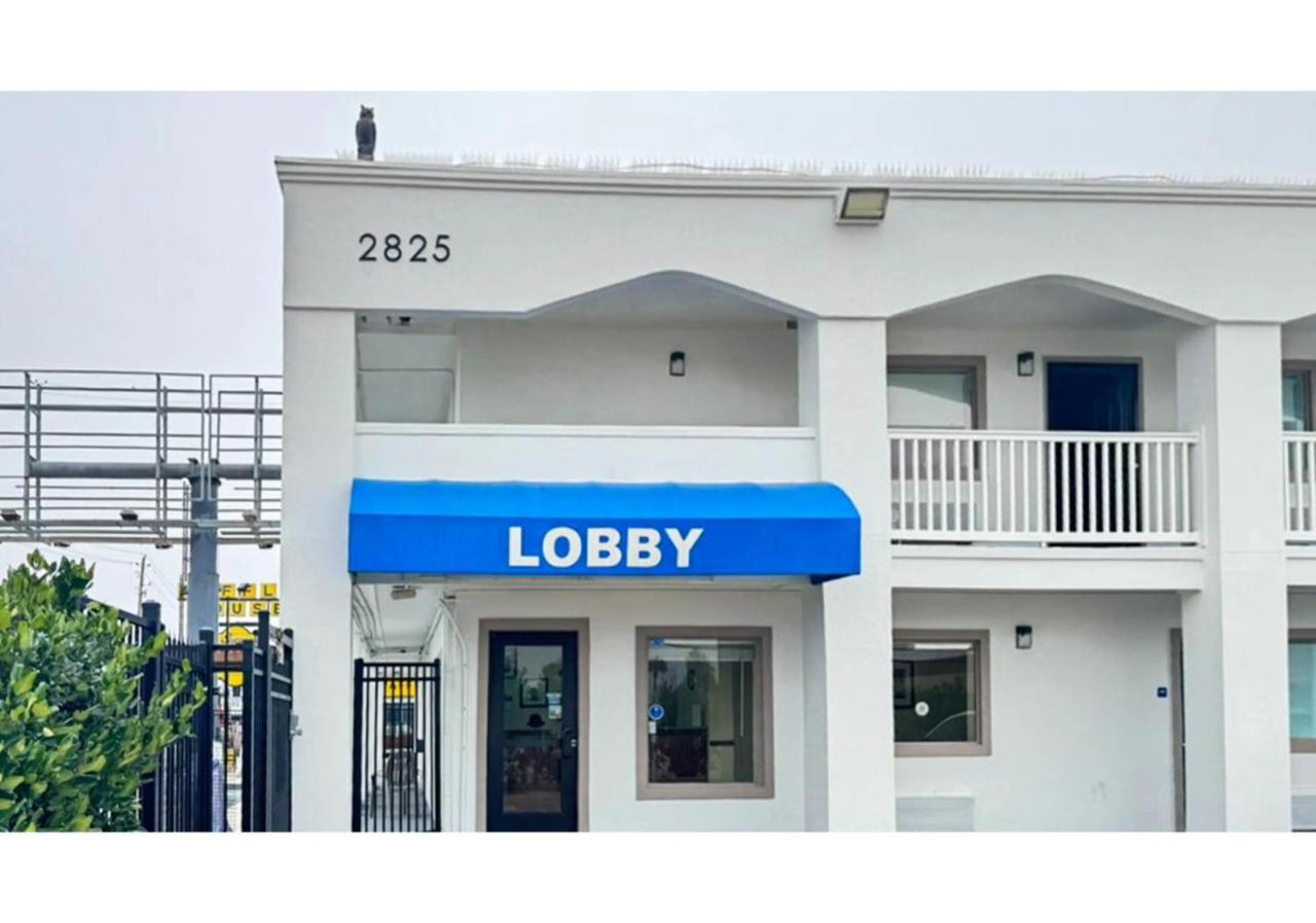 Motel 6 Classic Galveston — photo 18